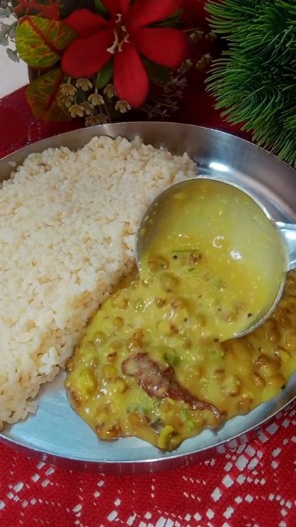 Step 4.3: Garnish with coriander leaves and serve hot with khichdi or ghee rice