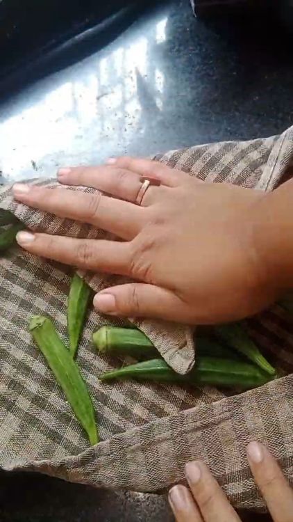 Step 1.2: Wash and pat dry the bhindi (okra) thoroughly