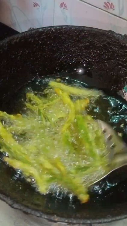 Step 1.2: Heat oil in a pan and deep fry the marinated bhindi on medium to low flame until crispy