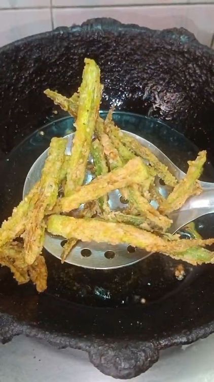 Step 1.3: Heat oil in a pan and deep fry the marinated bhindi on medium to low flame until crispy