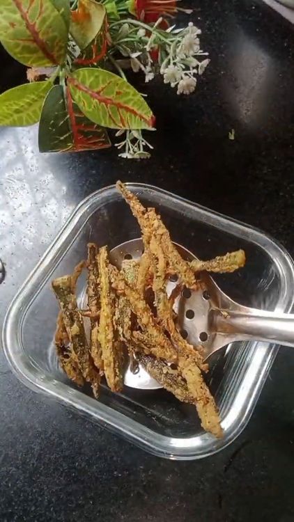Step 1.1: Heat oil in a pan and deep fry the marinated bhindi on medium to low flame until crispy