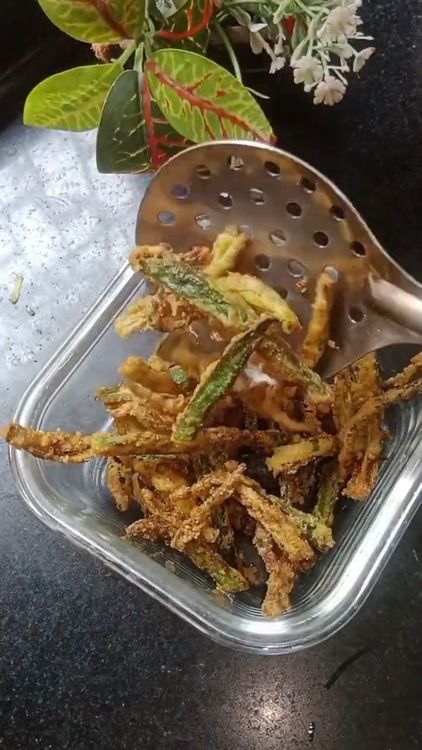 Step 1.2: Heat oil in a pan and deep fry the marinated bhindi on medium to low flame until crispy