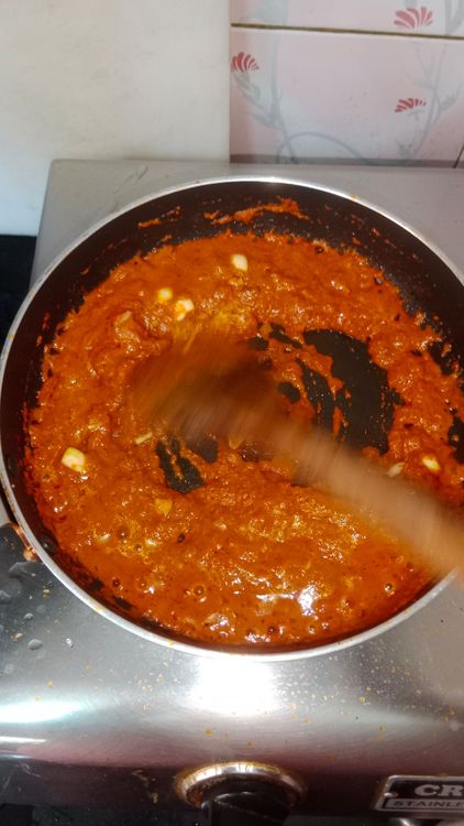 Step 2.3: Add crushed garlic pods with salt and cook the gravy until oil separates