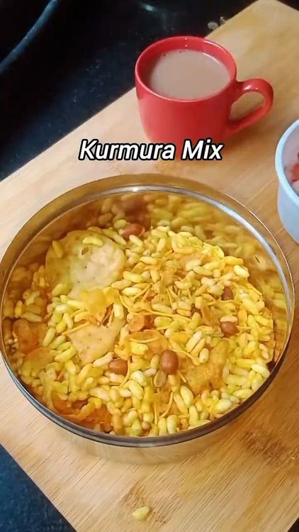 Step 1.1: Empty the packet of Kurmura (puffed rice) into a serving bowl
