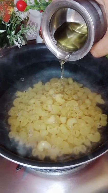 Step 1.1: Add salt to taste and oil to the boiling water
