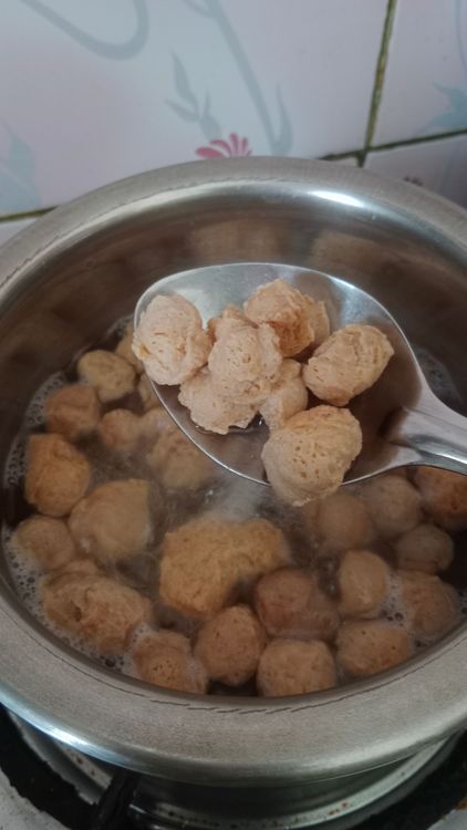 Step 2.2: Cook 1/2 cup mini soya chunks in salted boiling water