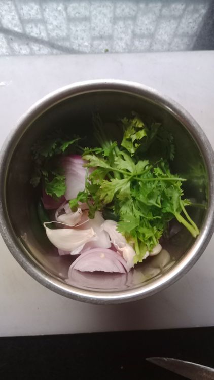 Step 1.1: Grind onion, garlic, ginger, green chillies, and coriander leaves into a fine paste using a mixie jar