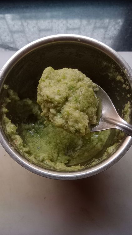 Step 1.2: Grind onion, garlic, ginger, green chillies, and coriander leaves into a fine paste using a mixie jar