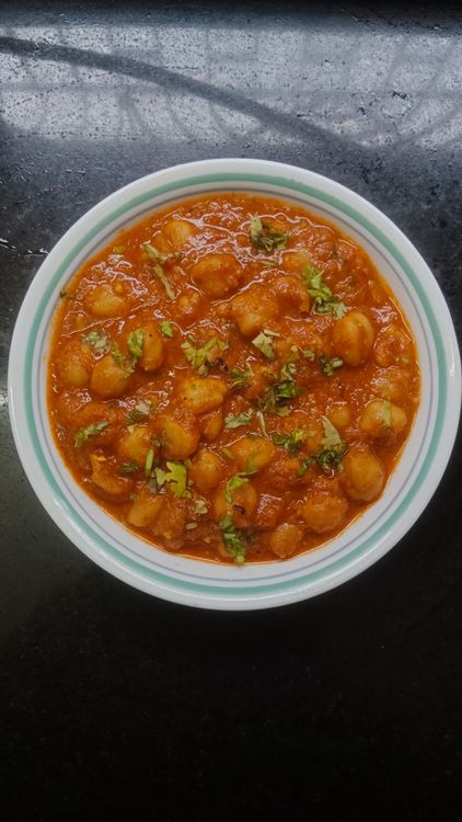 Delhi Style Chole (Indian Chickpeas Curry) recipe