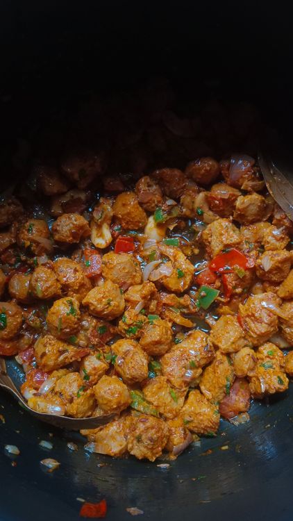 Step 2.2: Add the marinated soya chunks with ginger garlic chilli paste