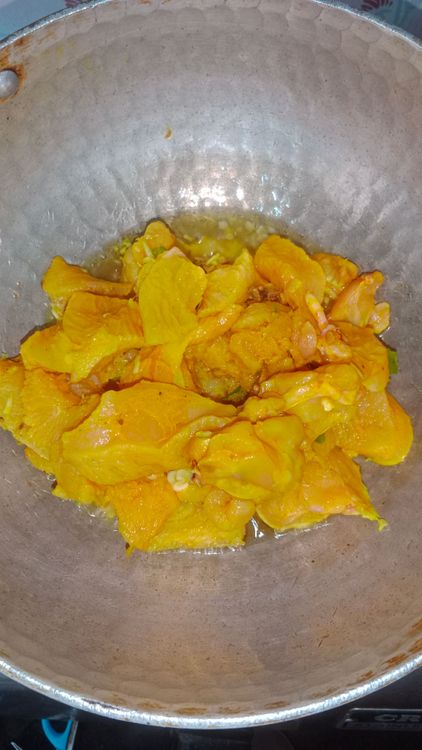 Step 2.1: Add the marinated chicken pieces and toss well