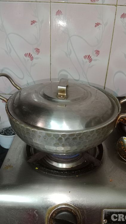 Step 2.1: Cover and simmer for 5-7 minutes on low flame, allowing the chicken to release its own juices