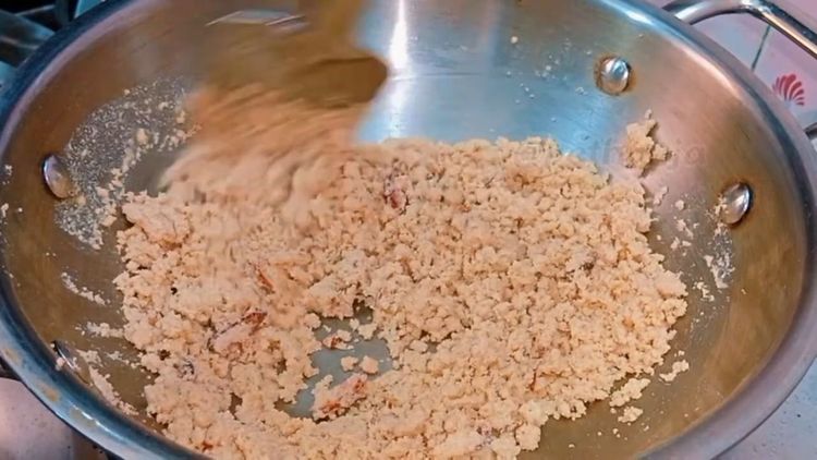 Step 1.3: Add rajgira atta (amaranth flour) to the pan and sauté for about 5 minutes or until the aroma is released