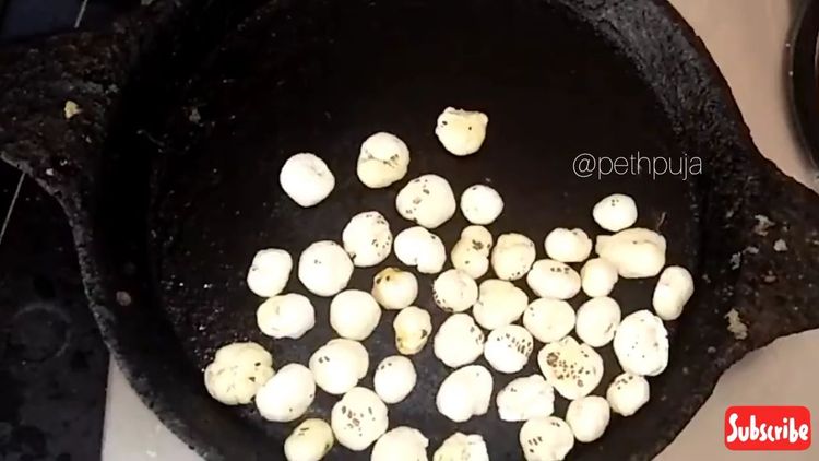 Step 1.1: Dry roast the makhana until crisp, then let it cool down and grind into a fine powder