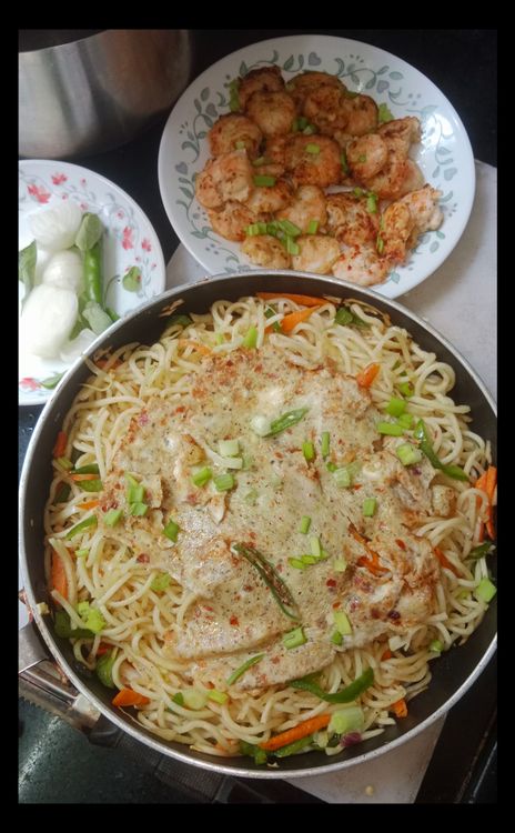 Step 3.1: Assemble the bowl by placing omelette over noodles and butter garlic prawns fry by the side