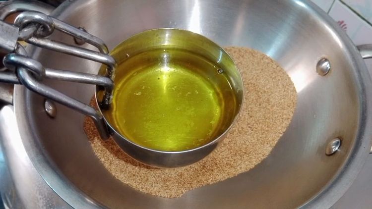 Step 1.2: Dry roast suji in another pan until it turns brown