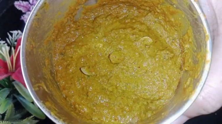 Step 1.3: In a mixie jar, add green chilli, ginger, coriander powder, pav bhaji masala, red chilli powder, turmeric powder, dry methi, cumin powder, raw mango powder, boiled green chana with stock, and a few coriander leaves