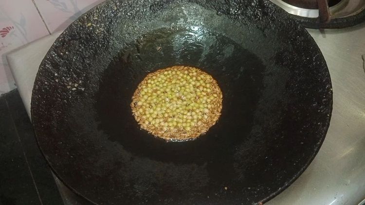 Step 1.1: In a tawa, heat oil and crackle cumin seeds and coriander seeds