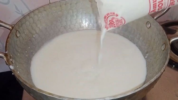Step 1.1: Boil the full cream milk in a large pot