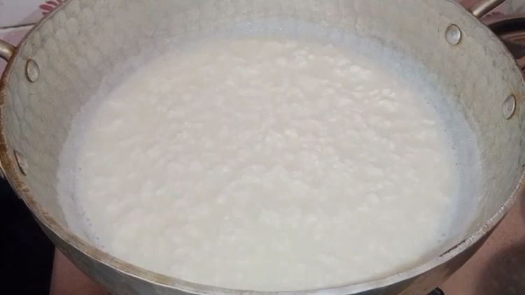 Step 1.2: Boil the full cream milk in a large pot