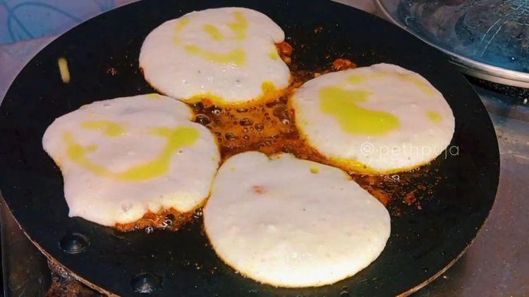 Step 2.1: Drizzle some ghee, sprinkle coriander leaves and podi masala, then cover and cook for 2-3 minutes on low flame