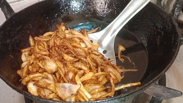 Step 2.1: Deep fry sliced onions and make a fine paste by blending them with curd and cashew nuts