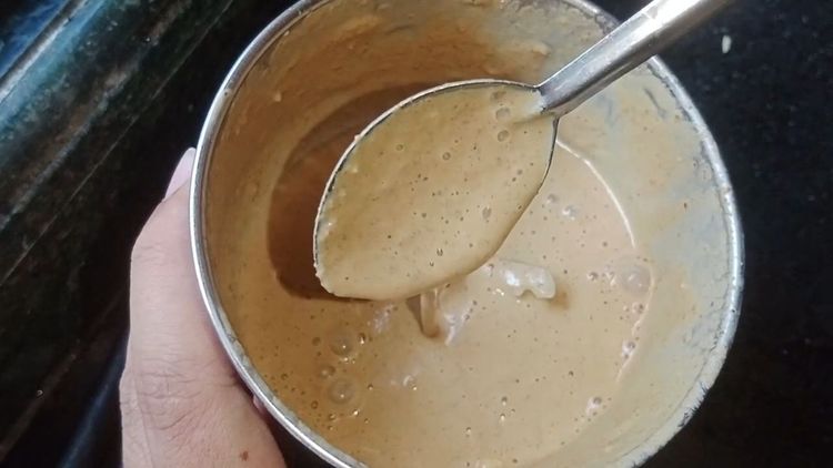 Step 2.3: Deep fry sliced onions and make a fine paste by blending them with curd and cashew nuts