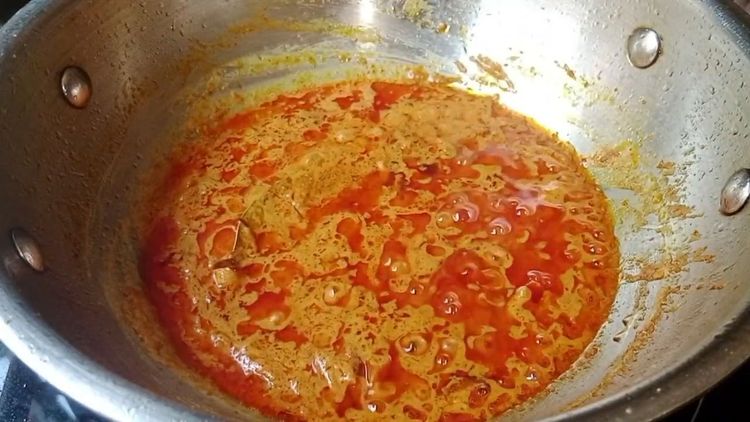 Step 3.4: Saute dry spices like stone flower , cloves, green cardamom, black pepper corns, onion, tomato, turmeric powder, red chilli powder, and salt in 1 tbsp oil 