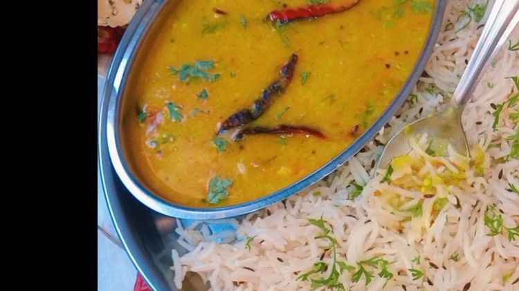 Step 3.1: Let it sit covered for 5–10 minutes after adding tadka — this helps flavors blend beautifully