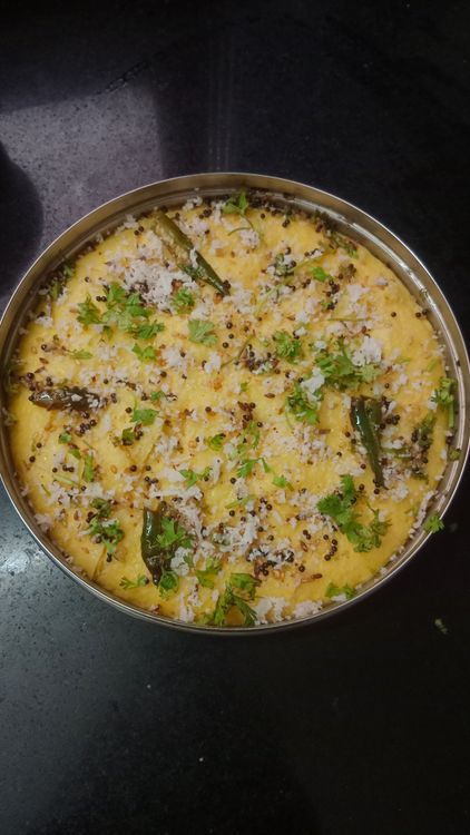 Step 3.1: Turn off the flame andpour the tadka on Khaman