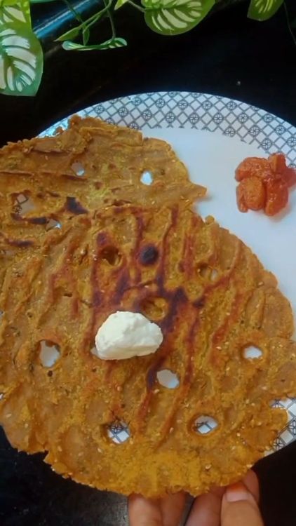 Step 1.1: Serve the Paneer Thalipeeth with pickles and white butter