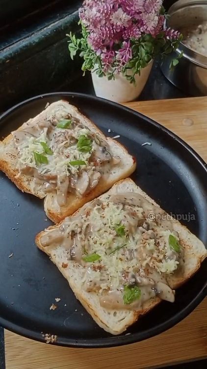 🍄 Creamy Mushroom Toast recipe