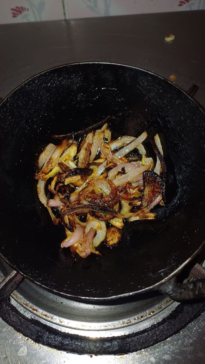 Step 3.1: Slice the onion and deep fry until golden brown to make barista