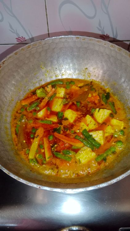 Step 3.1: Heat oil in a pan, add the marinated vegetables and paneer, and cook covered for 5 minutes until the vegetables are 50% cooked