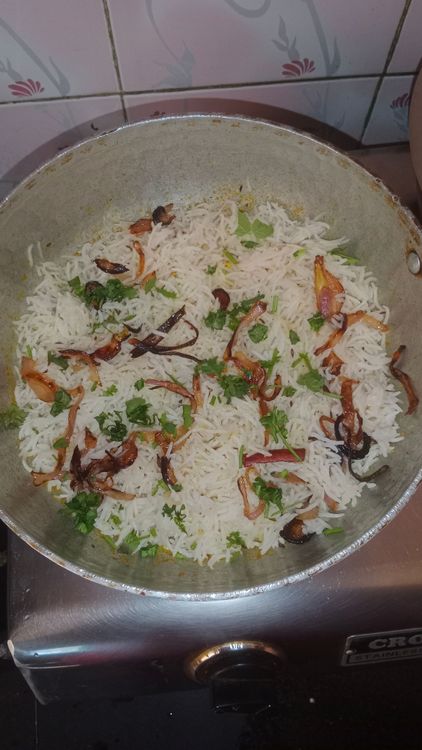 Step 3.1: Squeeze lemon juice, decorate with chopped coriander leaves, and cover the pan