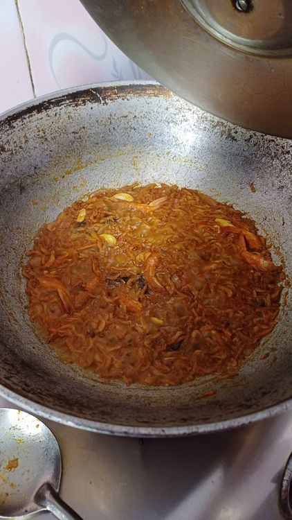 Step 1.3: Pour in hot water, cover the pan, and cook on low flame for 5-7 minutes