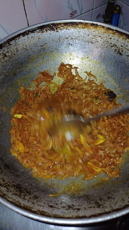 Step 1.2: Pour in hot water, cover the pan, and cook on low flame for 5-7 minutes