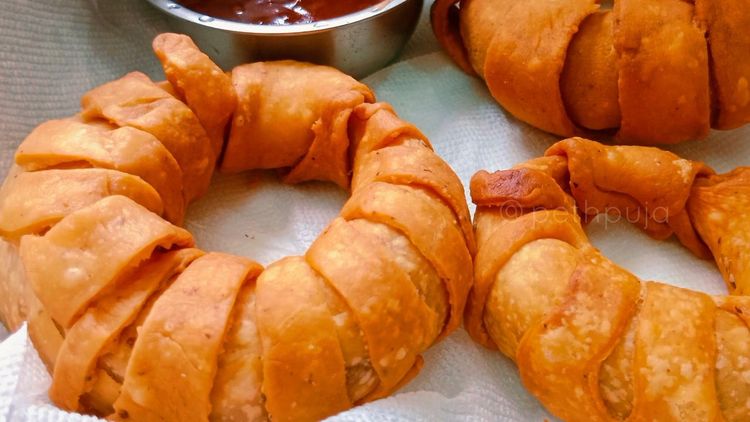 Step 4.1: Serve hot with chutney or sauces