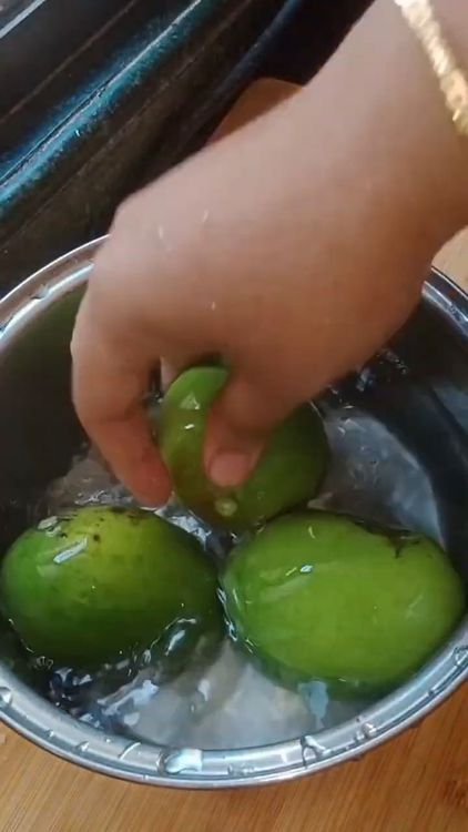 Step 1.3: Clean the skin of the raw mangoes with salt to remove chemical impurities, if present