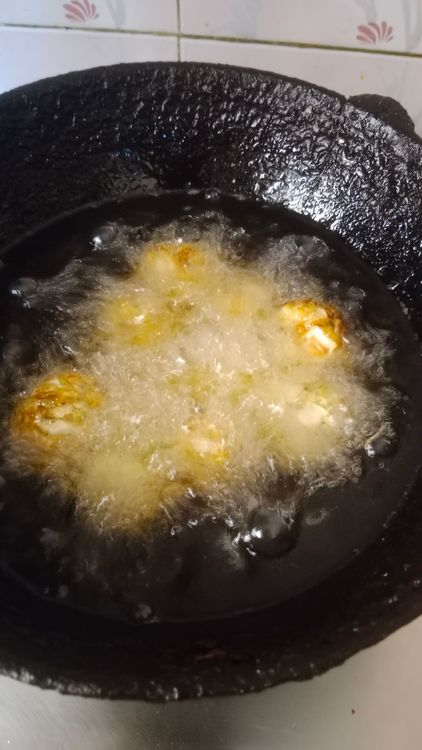 Step 1.1: Deep fry from medium to low so that the manchurian balls are properly fried inside out