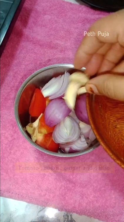 Step 1.1: Make a fine paste of onion, tomatoes, green chillies, garlic, ginger, cashews, coriander stems, kashmiri red chilli powder, coriander powder, and salt