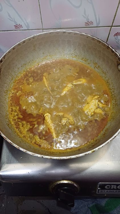 Step 1.1: Cover and cook on medium flame for 5-7 minutes till the gravy turns aromatic