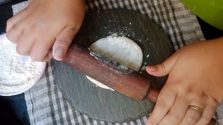 Step 1.1: Heat the tawa and roll the dough balls into 7-8 inch size in length
