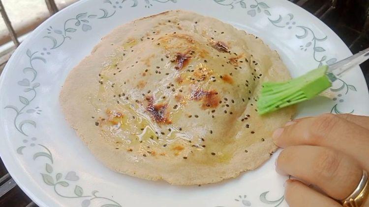 Step 1.1: Brush the cooked roti with butter or ghee and garnish with coriander leaves before serving
