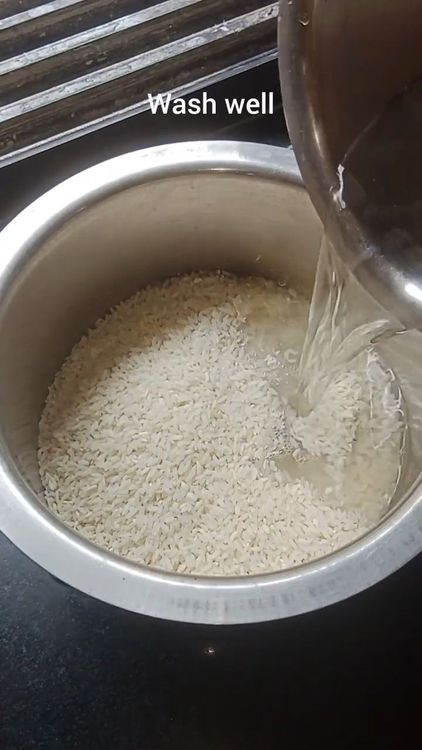 Step 1.2: Soak idli rice for 2-3 hours
