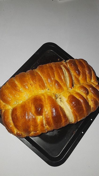 Step 7.1: Serve warm, pulling apart the individual bread balls