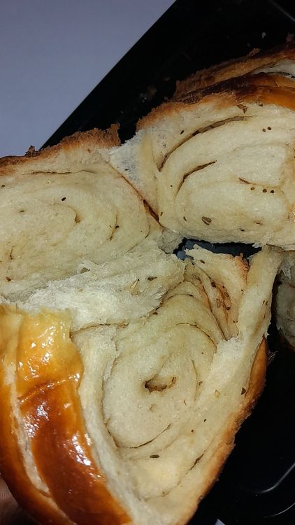 Step 7.2: Serve warm, pulling apart the individual bread balls