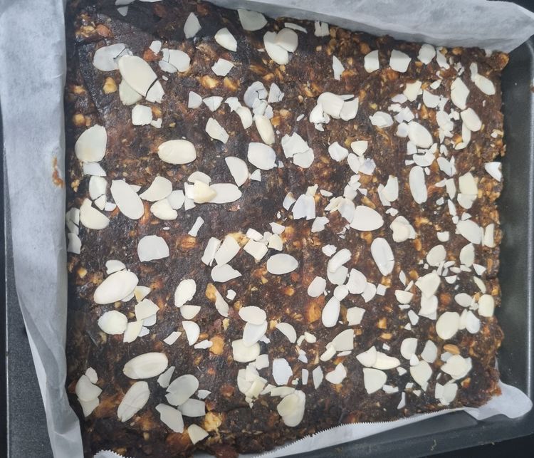 Step 1.1: Garnish sliced almonds