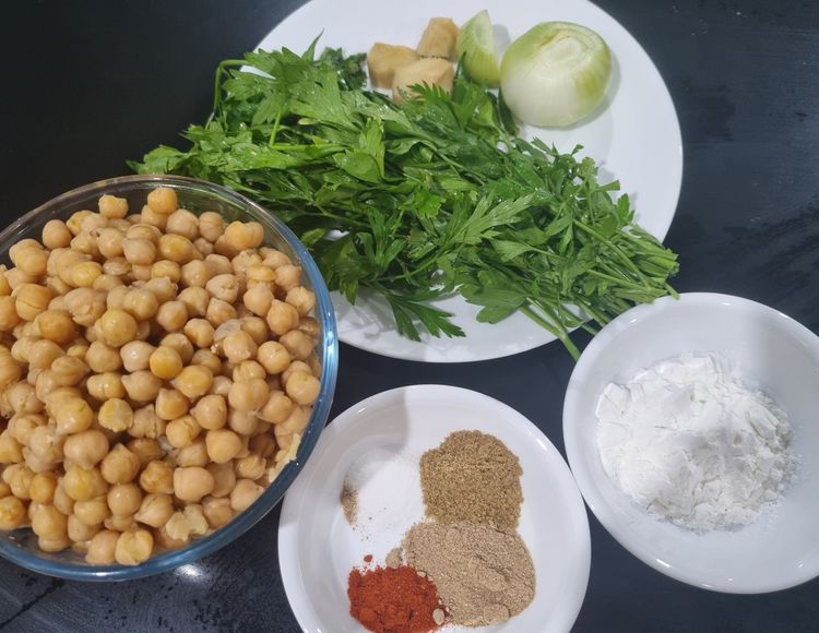 Step 1.1: Blend Chick peas, parsley, onion, ginger, chili into paste