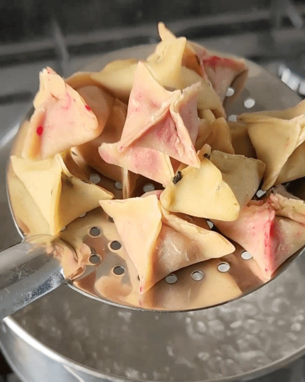 Step 4.1: Simmer the fresh pasta parcels in vegetable stock for no more than 4 minutes